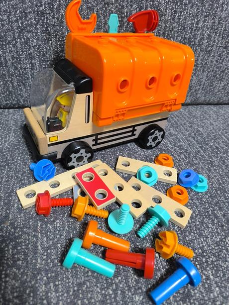 Multifunkčné auto s náradím, 