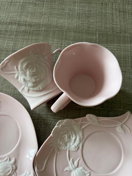 Šálky z ružového porcelánu 2ks,