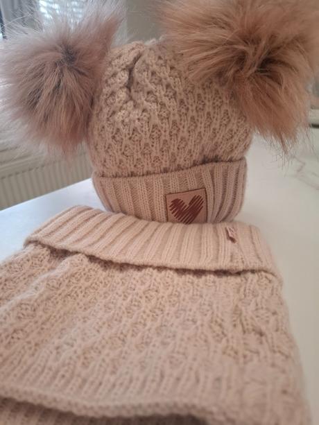 Set čiapka a nakrcnik, 