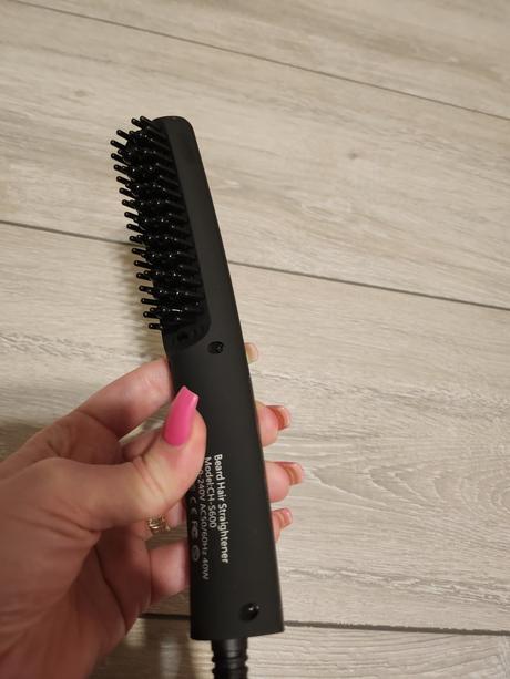 Malá výhrevná kefa pre pánov na brady, 