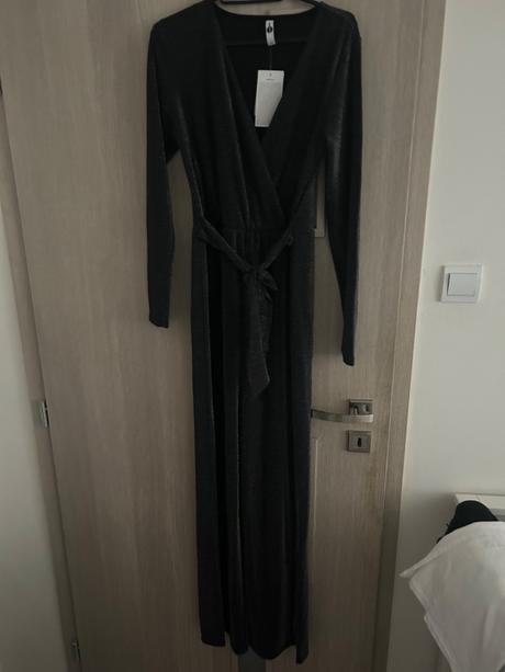 Elegantný overal, s
