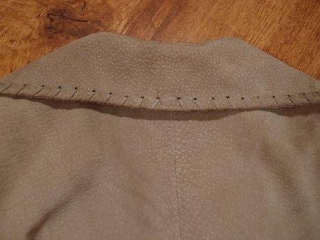 Elegantný jelenicový plášť veľ. 36, s