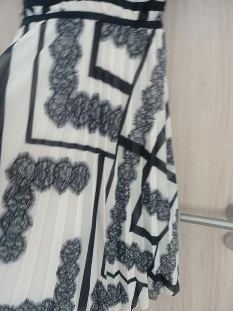 Plisovane šaty rinascimento, s