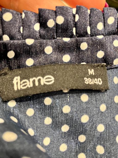 Dámska blúzka s bodkami a volánom (m), m