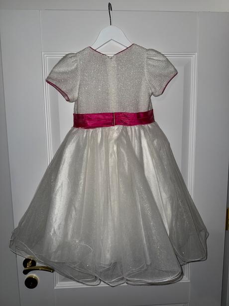 Slávnostné šaty, 140