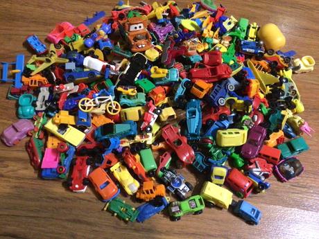 Malé autíčka z kinderiek, 