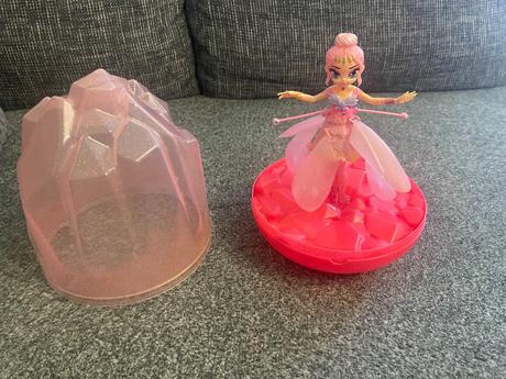 Hatchimals lietajúca víla, 