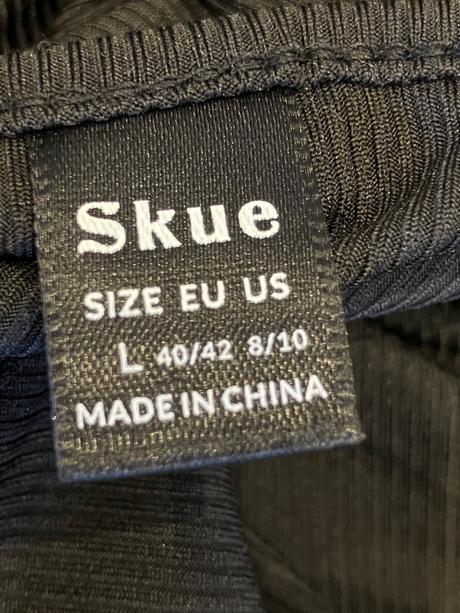 Dámsky top s volánom čierny skue (l), l