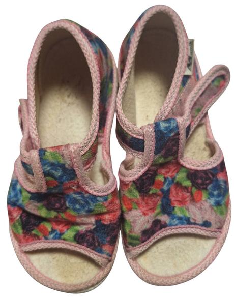 Dievčenské papučky s otvorenou špicou, manik,23