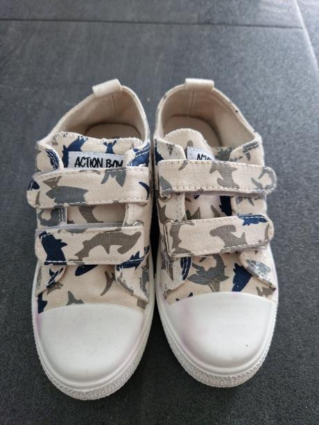 Plátenky so žralokmi, 27