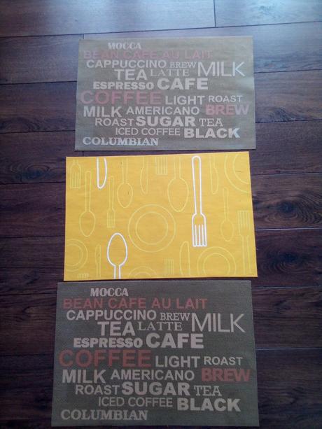 Prestieranie, podložky pod taniere,