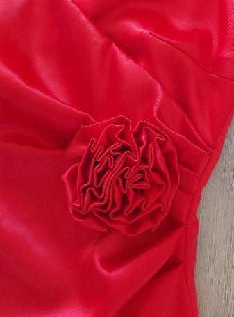 Červené saténové šaty nuance, 40