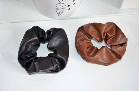 2x koženková gumička do vlasov,