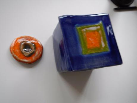 Dóza z pálenej hliny v9cm,