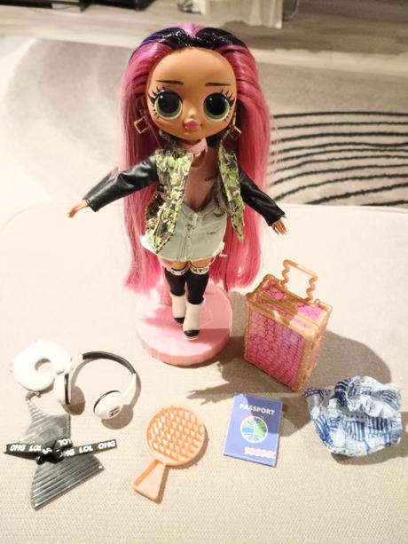 Lol sueprise world travel,