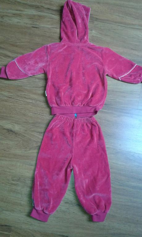 Velurová suprava, 86