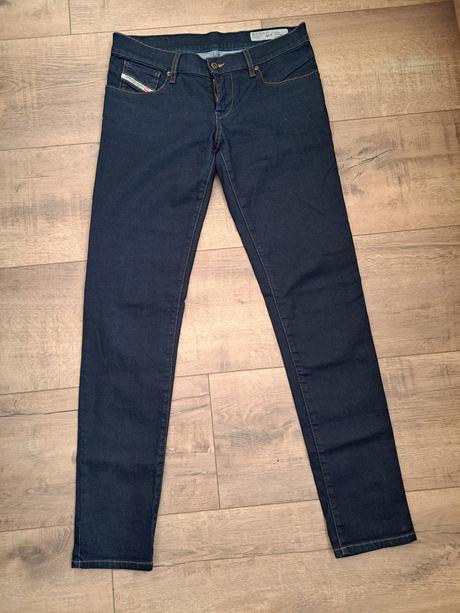 Tmavomodre rifle, diesel,s