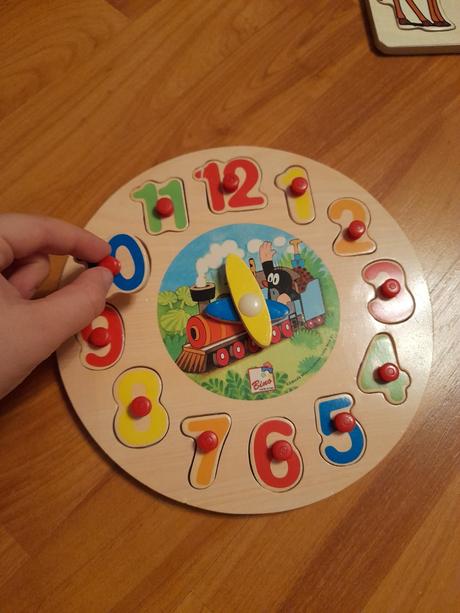 Drevena vkladacka hodiny s cislami, 