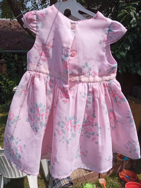 Spoločenské saty s kvetmi, 68