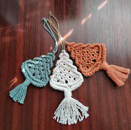 Macrame vianocne stromceky,