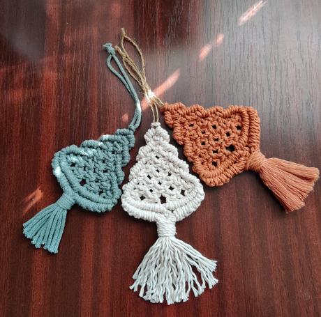 Macrame vianocne stromceky,