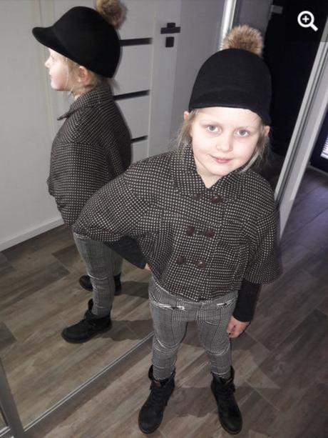 Úžasná kabátiková pelerínka, má otvory na ruky 2-6, prémaman,110