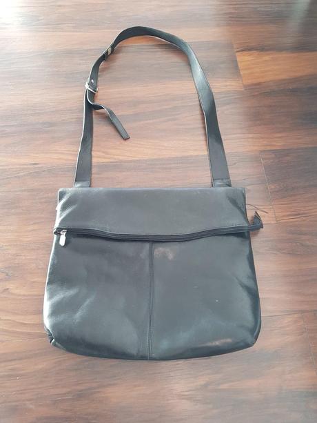 Kožená kabelka cez plece, 