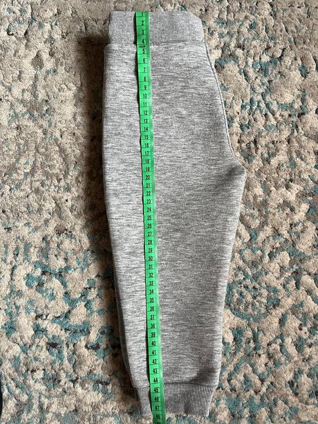 Hrubšie tepláky, f&f,92