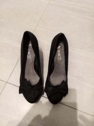 Čierne lodičky, 39