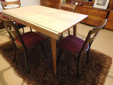 Stol jedálenský rozkladací +4 x stolička,, 