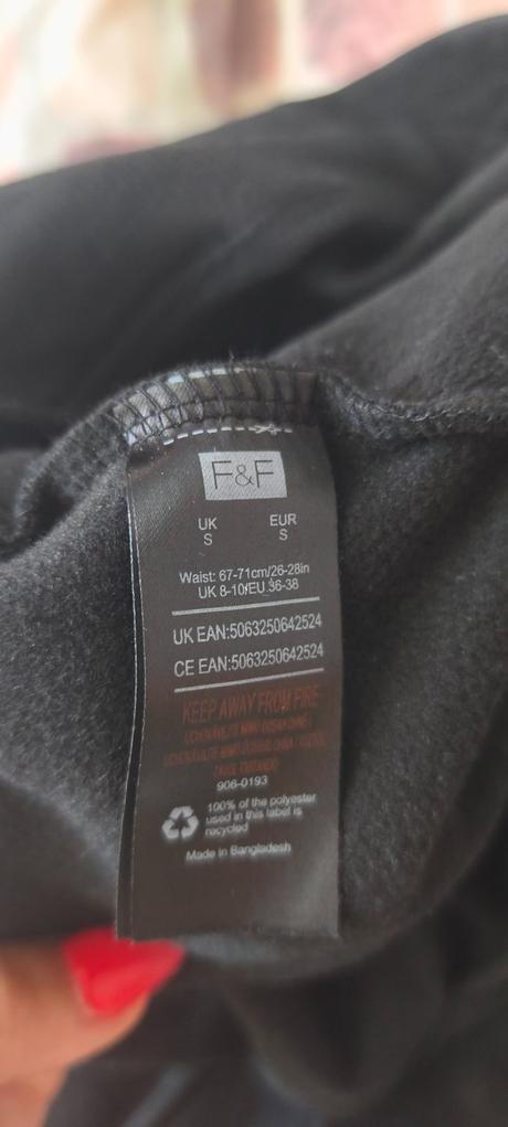 Nové tepláky, f&f,s