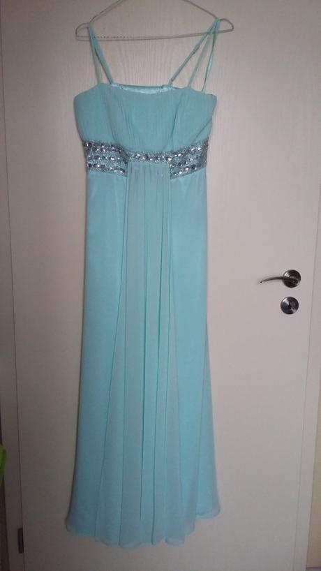 Luxusné šaty s bižutériou, 38