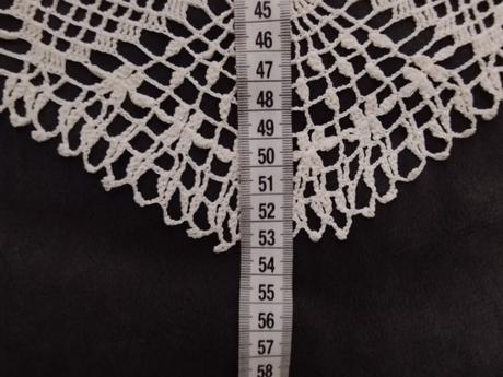 Béžový háčkovaný obrus/háčkovaná dečka,