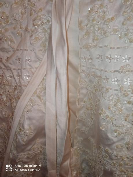 Staré svadobné šaty ., 