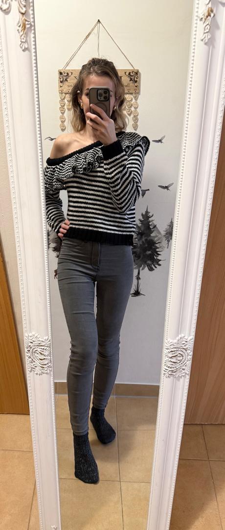 Sveter s odhaleným plecom, s