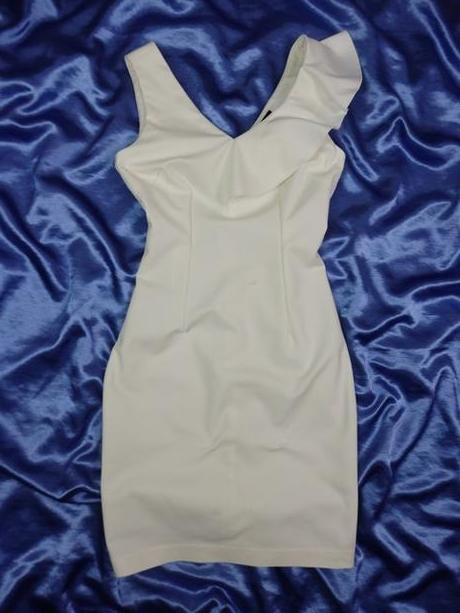 Kvalitné puzdrové šaty, s