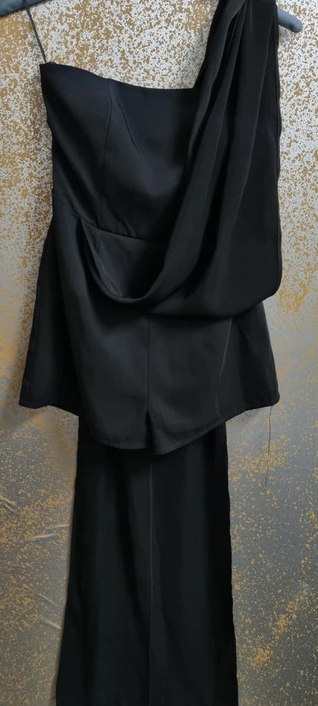 Sortkove saty missguided vel. 38, 38