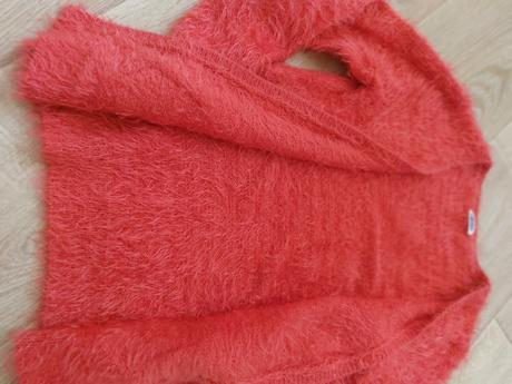 Svetrik bez gombičiek, 122