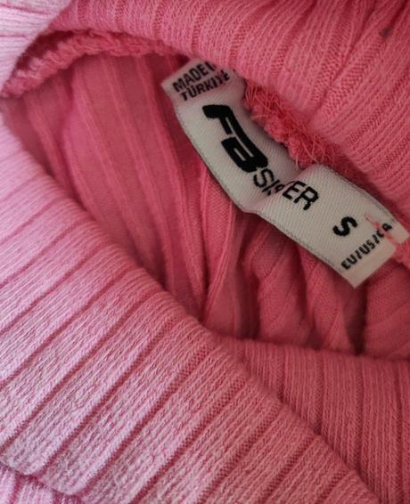 Krátky rebrovaný rolakový top, new yorker,s