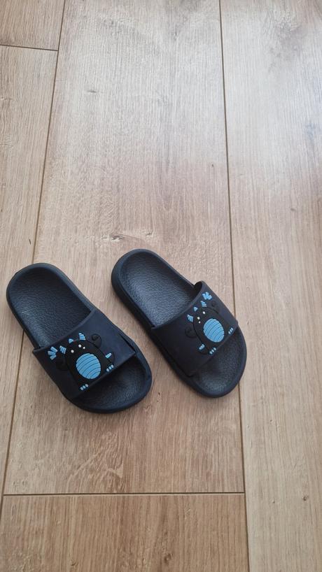 Šľapky ku vode veľ. 25, 25