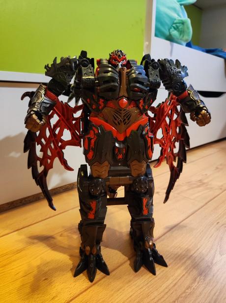 Hučiaci transformers / trojhlavý drak, 