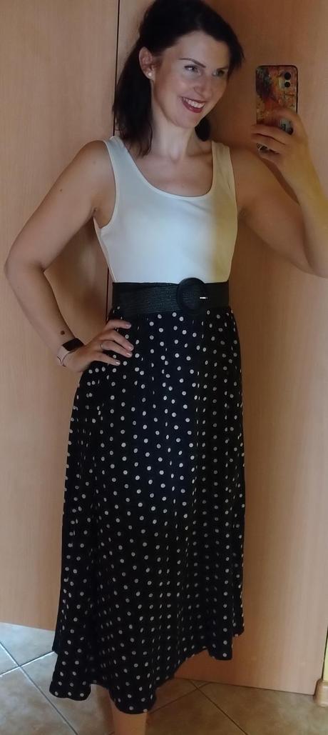 Šaty s bodkovanou sukňou, 38 / m