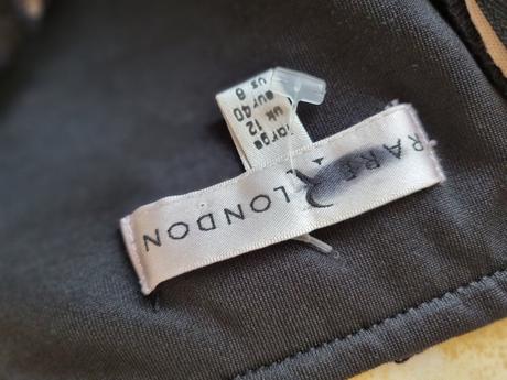Krémovo čierne šaty cez ramena 38, 38