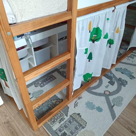 Ikea kura posteľ + závesy, možnosť s matracom, šírka (cm): 100,dĺžka (cm): 210
