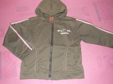 Svetrik s kapucnou, 128