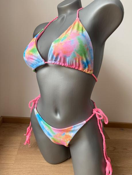 Trojuholníkové plavky, m