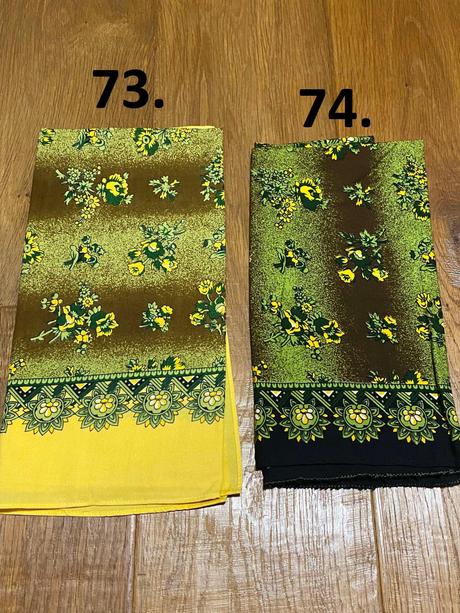 Šatky rôznych farieb a vzorov,