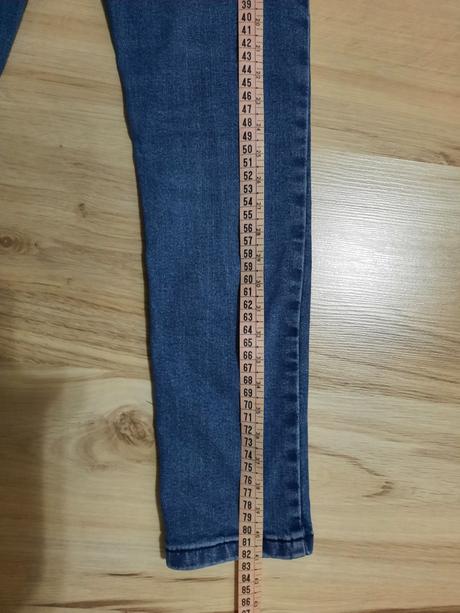 Oblúbené rifliky 134-140, sinsay,134