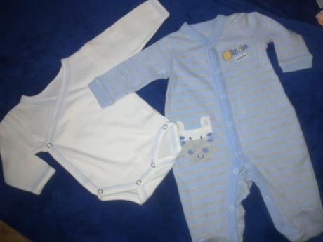 Pyžamko a bodyčko-cena spolu aj s poštou, 62