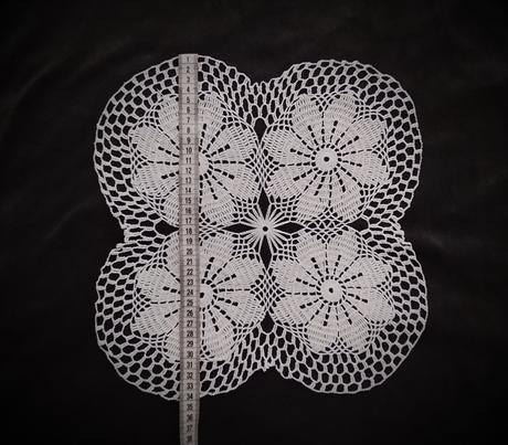 Biely háčkovaný obrus/háčkovaná dečka,